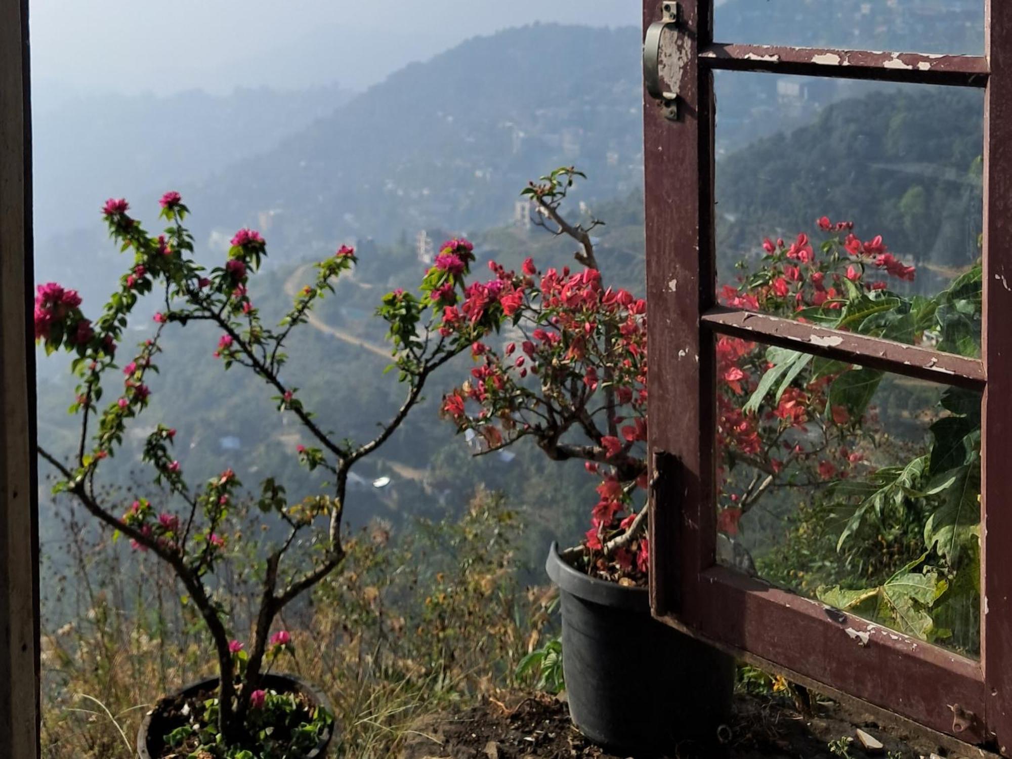 Dormitories/Hosteller, Giftland Homestay Āīzawl 외부 사진